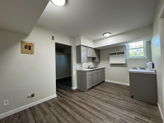 Photo du bâtiment - 1 Bedroom 1 Bathroom!