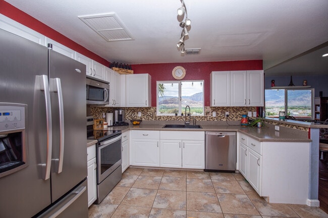 Building Photo - Ocean, Mountains & Sunset Views - 27 PV Pa...