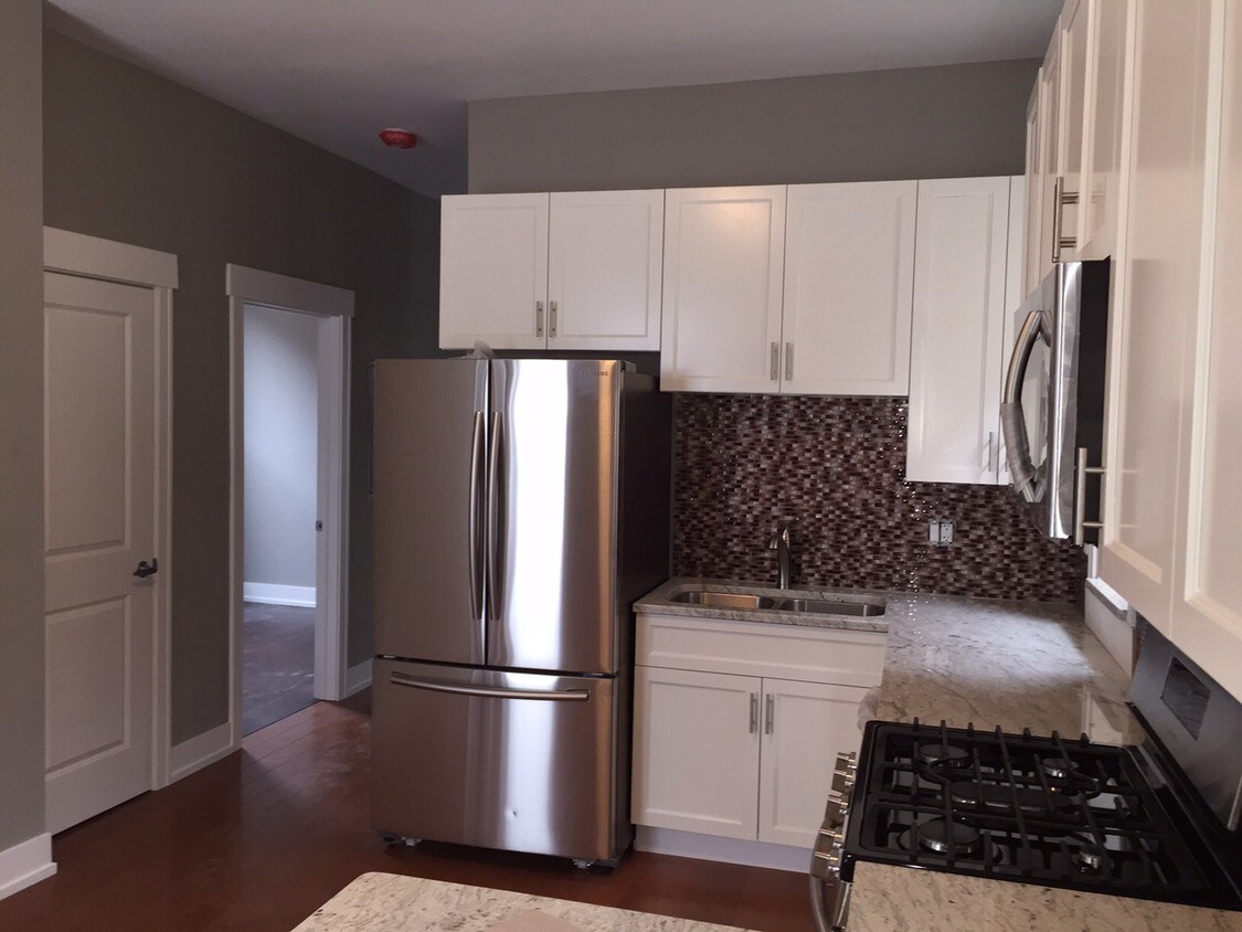 Foto principal - 1630 N Drake Ave