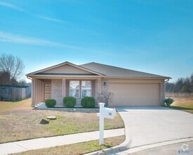 Building Photo - 105 Cotton Boll Dr