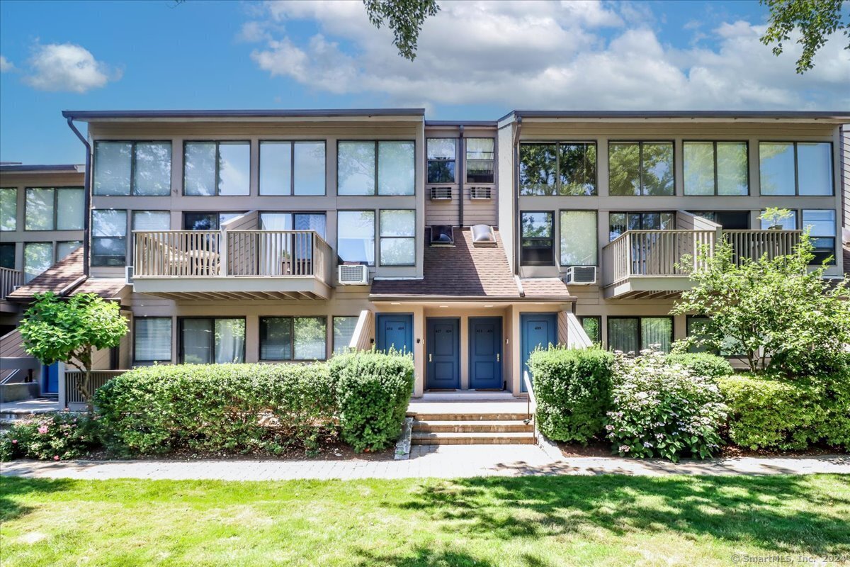 Foto principal - 1465 E Putnam Ave