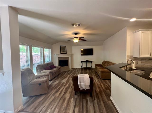 Foto del edificio - 4198 Lone Oak Dr