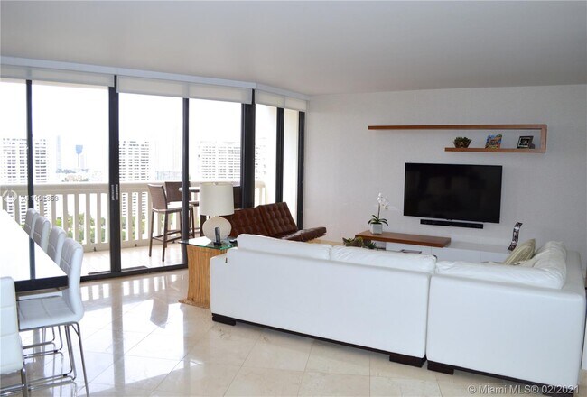 Foto del edificio - 1000 E Island Blvd
