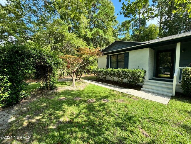 Building Photo - 4825 Long Branch Dr