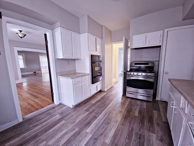 Foto del edificio - 3305 E. Overlook Rd Cleveland Heights, OH ...