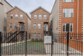 Building Photo - 1438 W Cortez St