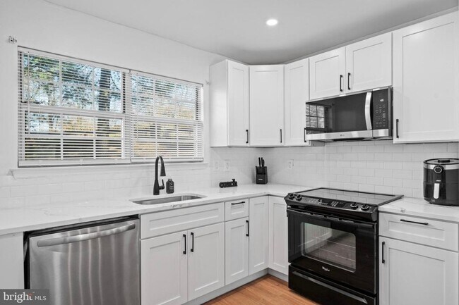 Foto del edificio - 1337 Upcot Ct