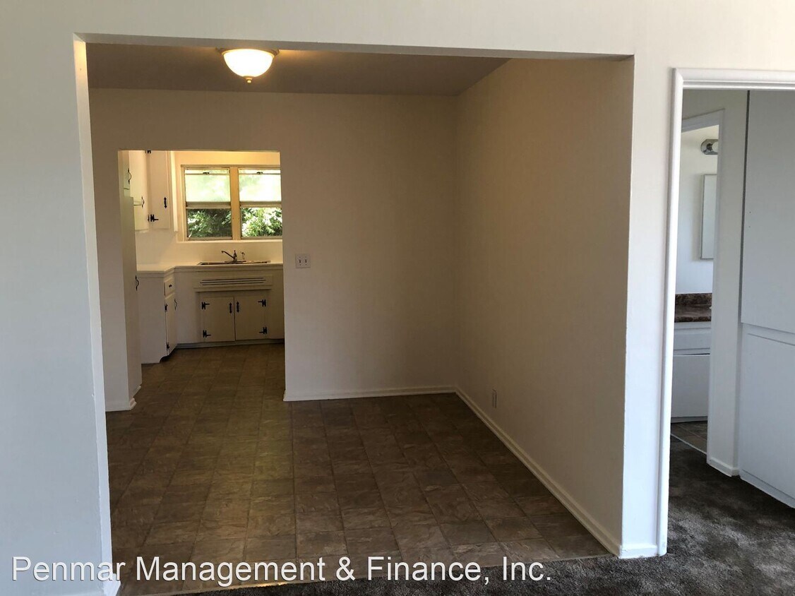 Foto principal - 10201 Woodworth Ave