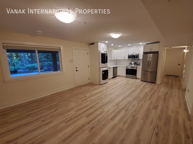 Building Photo - $1,750- 2 Bed / 1 Bath Basement in Maple R...