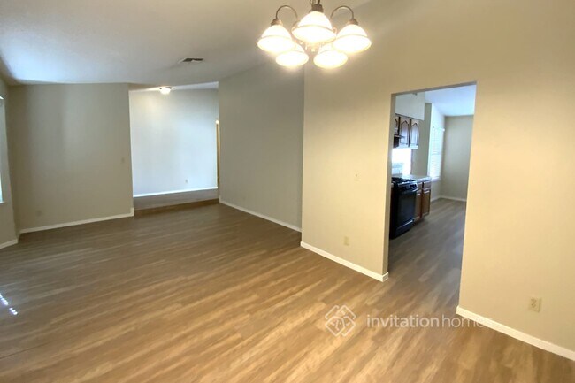 Foto del edificio - 4920 Evergreen Glen Dr