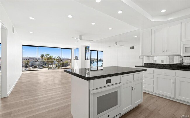 Building Photo - 611 Lido Park Dr