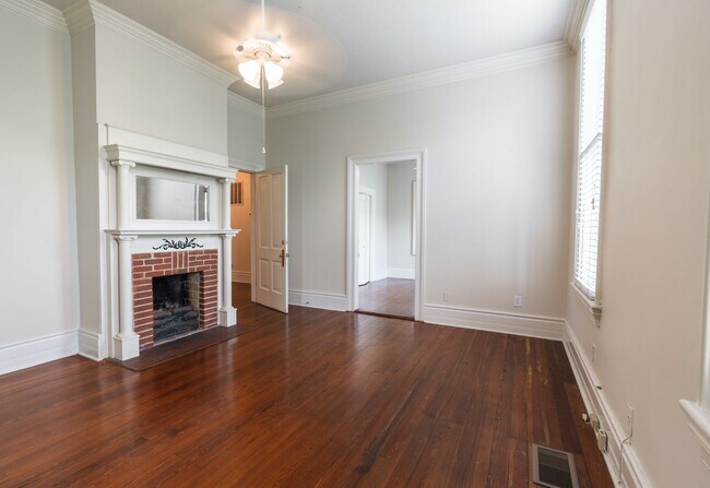 Building Photo - Lilac House