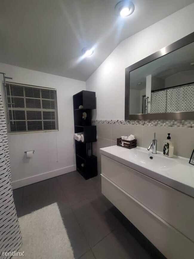 Foto del edificio - 3 br, 3 bath House - 200 SW 3rd Ave