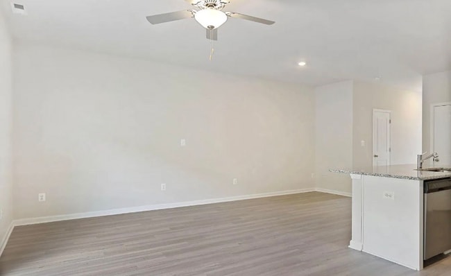 Building Photo - 86 Dumsford St