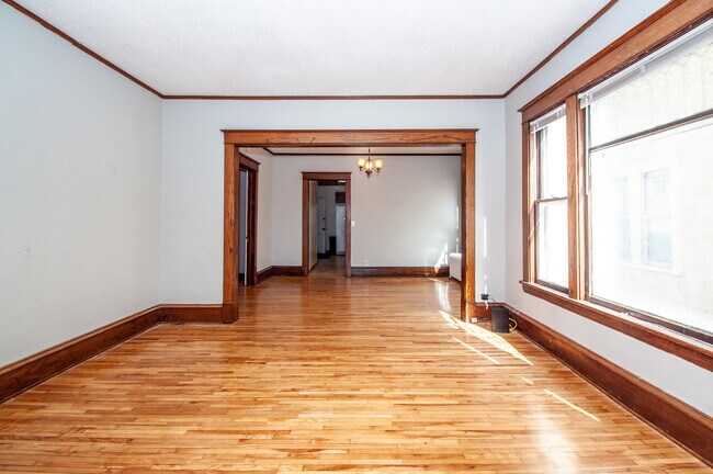 Building Photo - 2545 Fillmore St NE