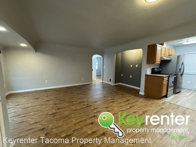 Building Photo - 2 br, 1 bath House - 3724 N 19th St