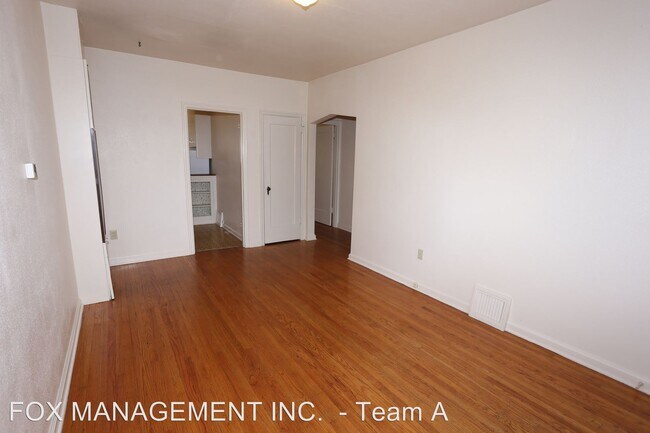 Building Photo - 715-715 NE 20th Ave