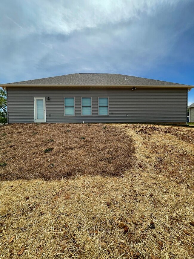Foto del edificio - Home for Rent in Eastaboga, AL!!  View wit...