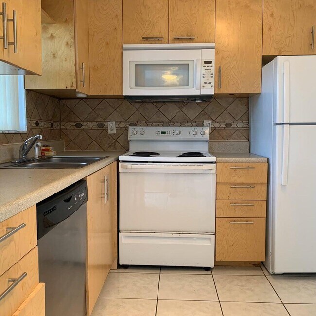 Foto del edificio - 9355 SW 8th St