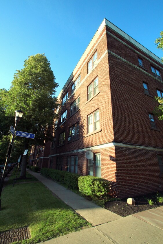 Building Exterior - 11 Ashland Ave