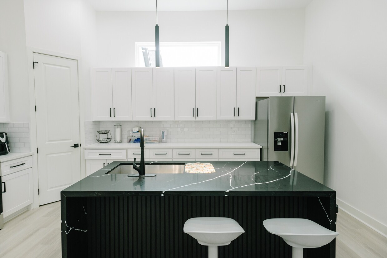Foto principal - 7507 Springhill St