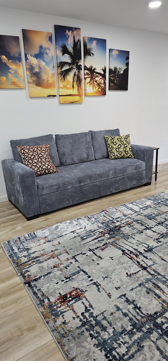 Foto del edificio - 3717 W 116th St