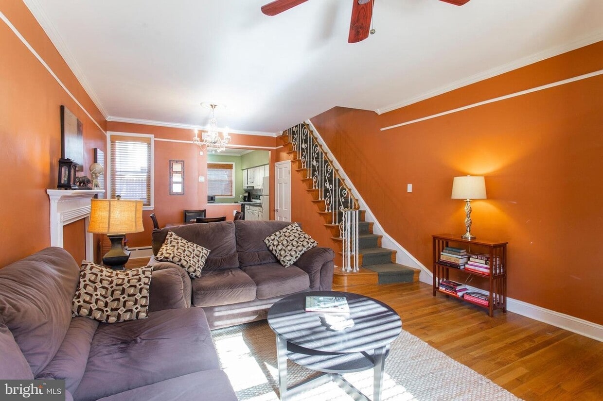 Primary Photo - 2530 S Rosewood St