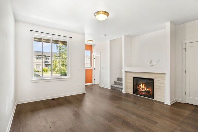 Building Photo - Spacious 3-Bed Townhome: 3 Minutes to St. Charles