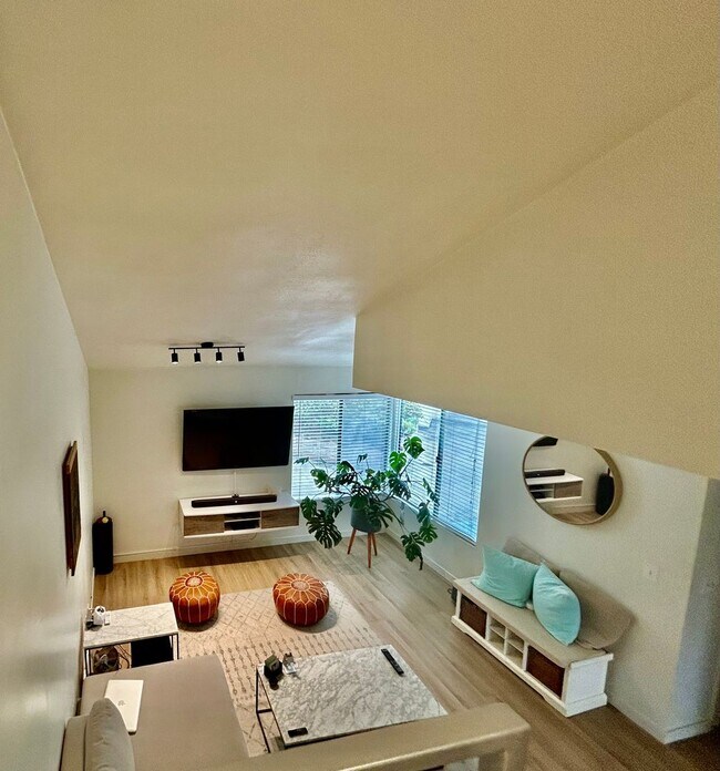 Foto del edificio - Must See! 2-bedroom 2-bathroom Townhouse!