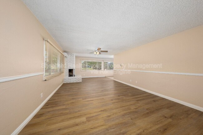 Foto del edificio - 6574 Valley Dr