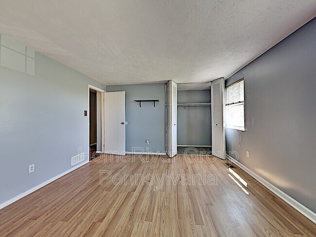 Building Photo - 709 Countryside Dr