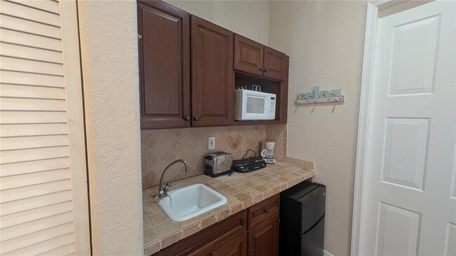 Foto del edificio - 691 Ranch Rd