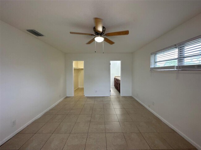 Foto del edificio - 500 Clear Lake Ave