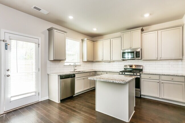 Building Photo - 3432 Stoneleigh Walk