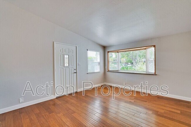 Building Photo - 1125 Burgoyne St