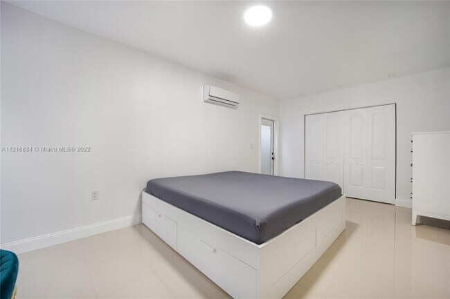 Building Photo - 290 S Biscayne River Dr