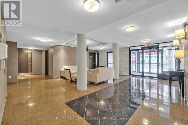 Building Photo - 323 Winona Ave