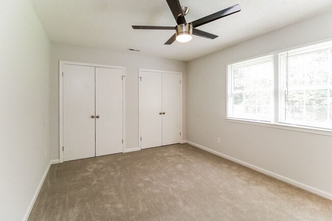 Foto del edificio - 2631 Hillway Dr