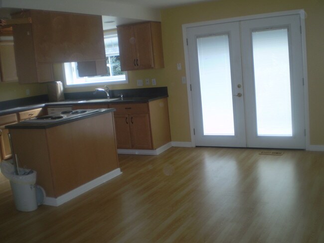 Comedor y puertas dobles - 11350 SW Ironwood Loop