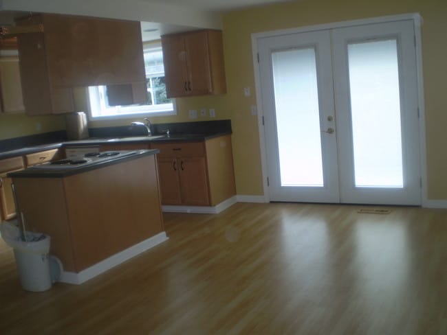 Dining and double doors - 11350 SW Ironwood Loop