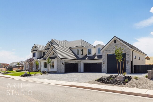 Building Photo - BRAND NEW Gorgeous 6 bed 7 bath with Pool ...