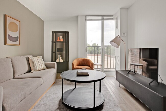 Building Photo - 901 S Ashland Ave