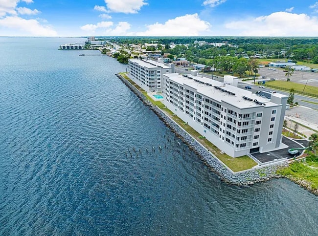Building Photo - 1805 Riverside Dr