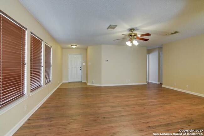 Building Photo - 3/2 1 Story Open Concept Far West SA