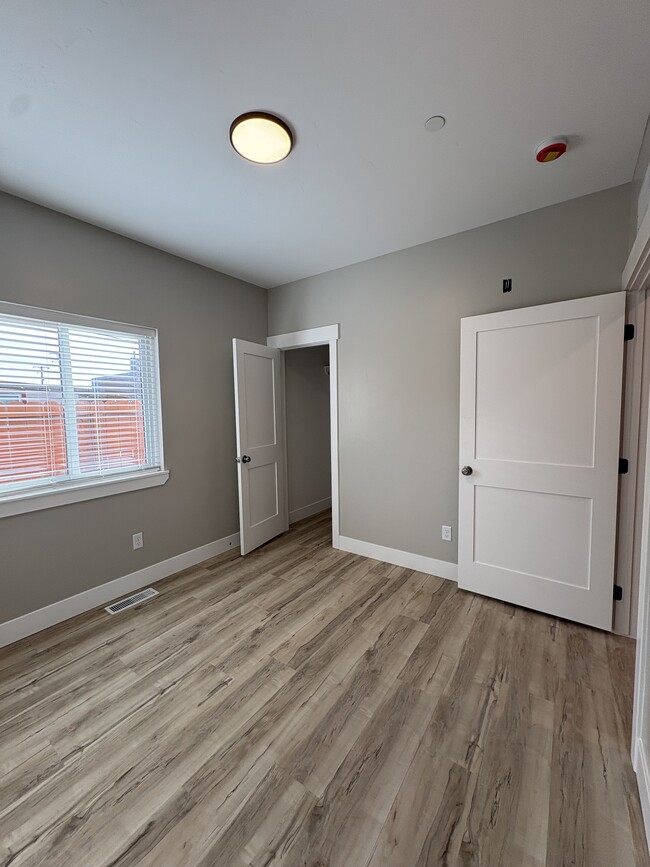 Building Photo - Ririe Apartment unit 5