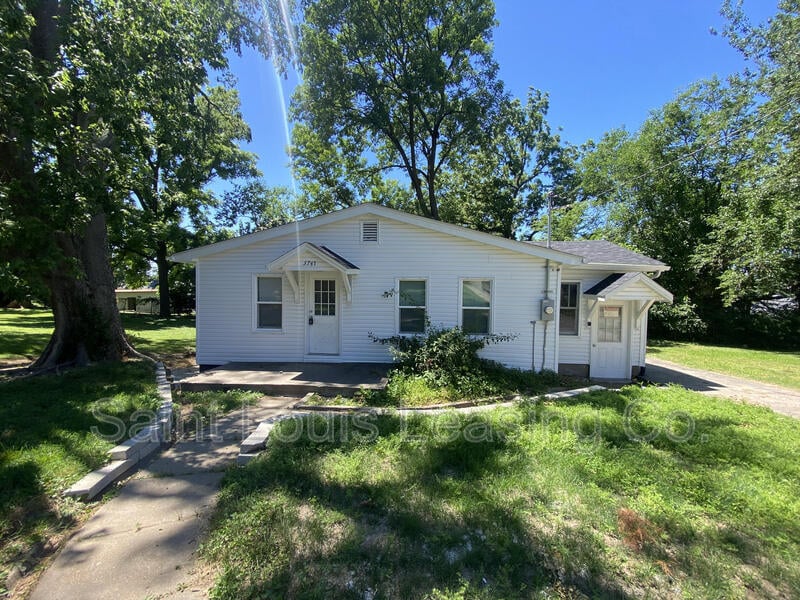 3745 Dixie Dr, Saint Ann, MO 63074 House Rental in Saint Ann, MO