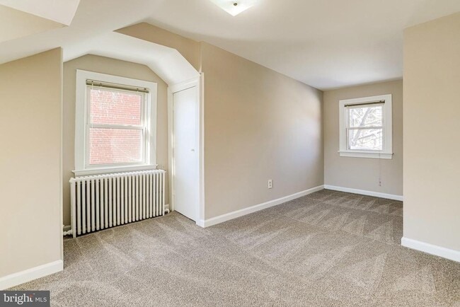 Building Photo - 530 E Alexandria Ave