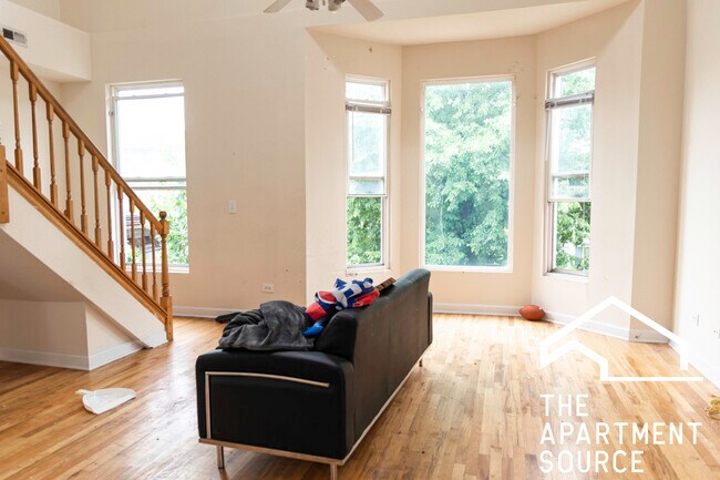 Building Photo - 3418 N Janssen Ave