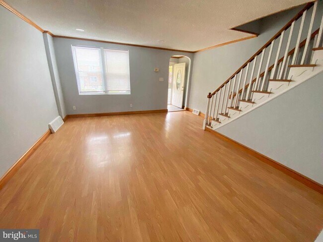Foto del edificio - 6330 Leonard St