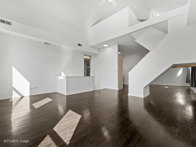 Building Photo - 1629 N Honore St
